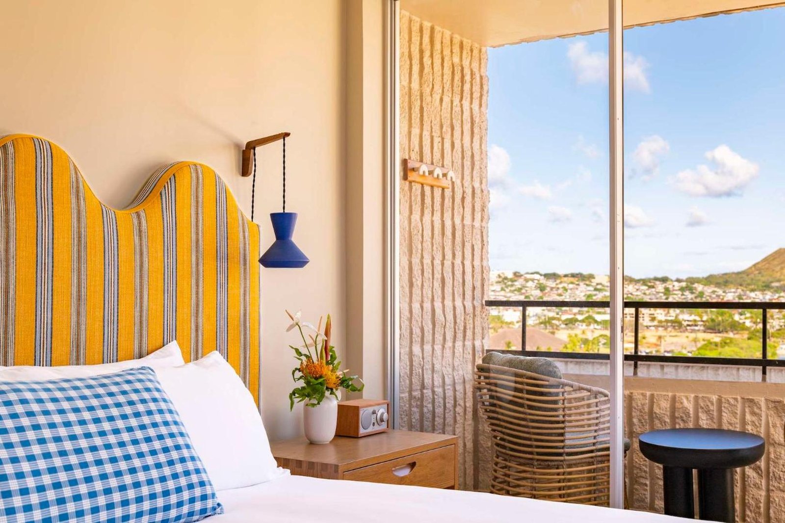 Wayfinder Waikiki — rooms