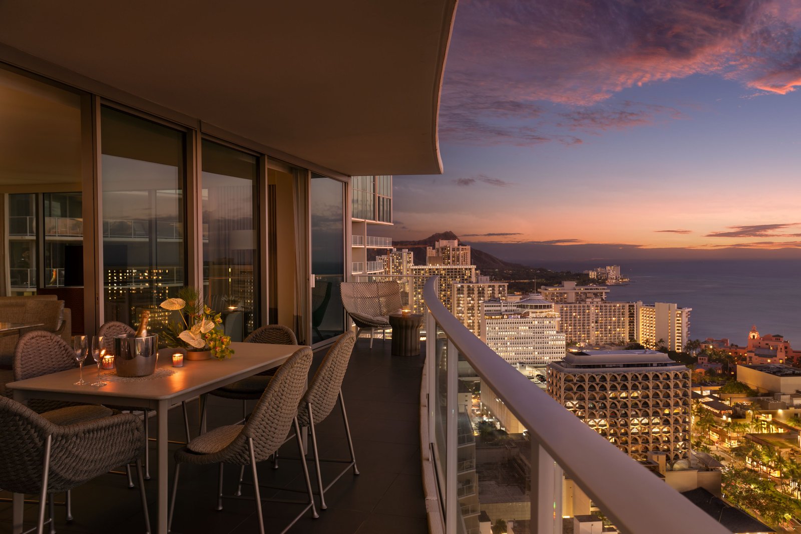 The Ritz-Carlton Residences, Waikiki Beach — vibe