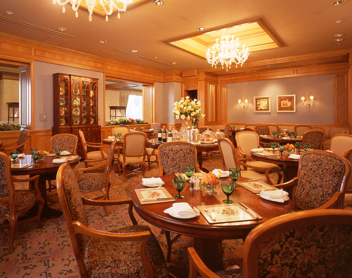 Hotel Chinzanso Tokyo, at the table