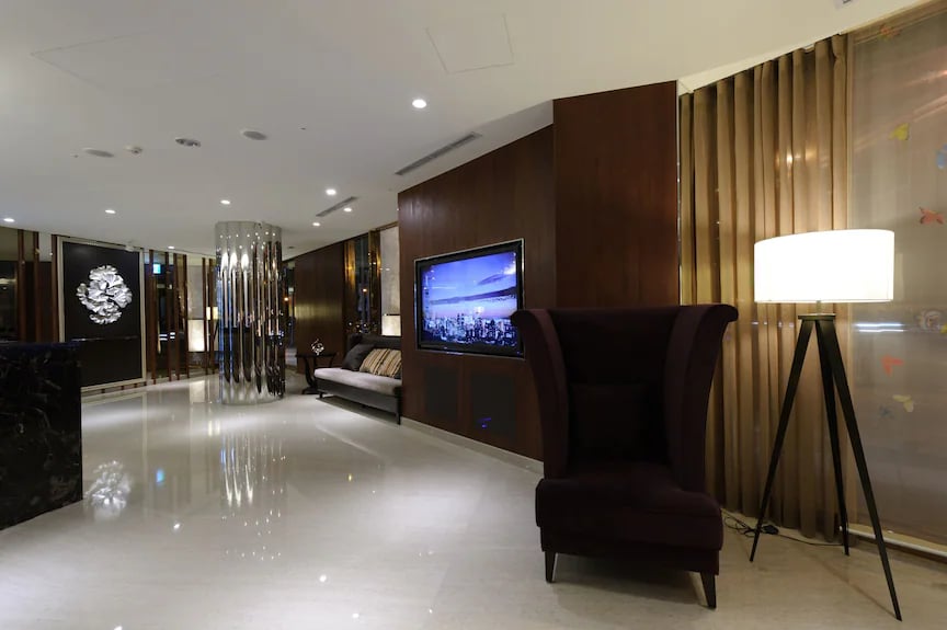 K Hotels Dunnan — vibe