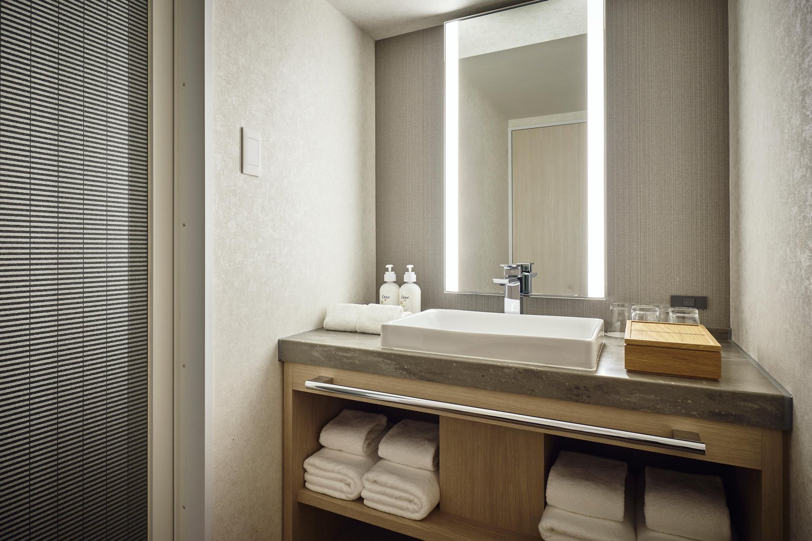 Holiday Inn Kyoto Gojo Hotel — rooms