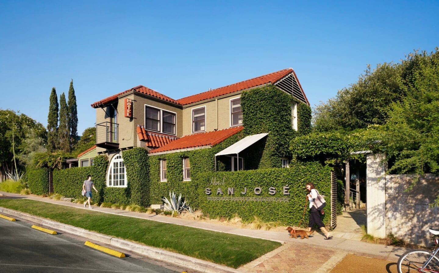 Hotel San José — backstory