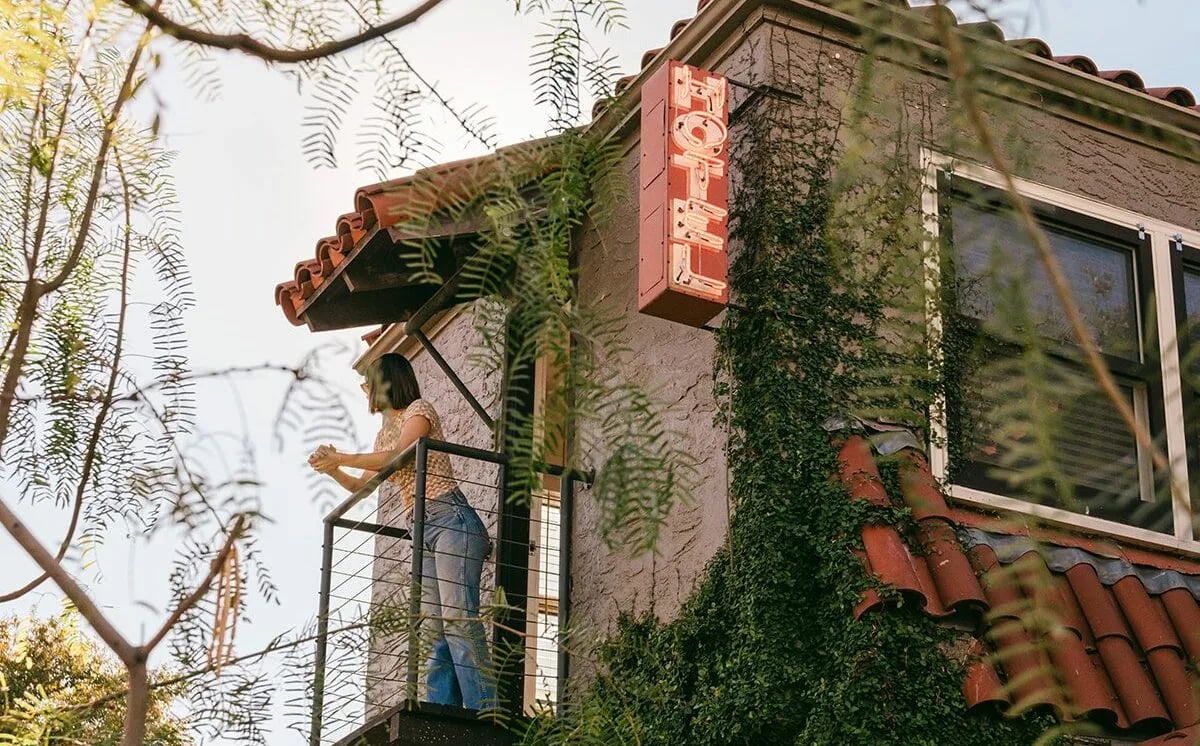 Hotel San José — backstory