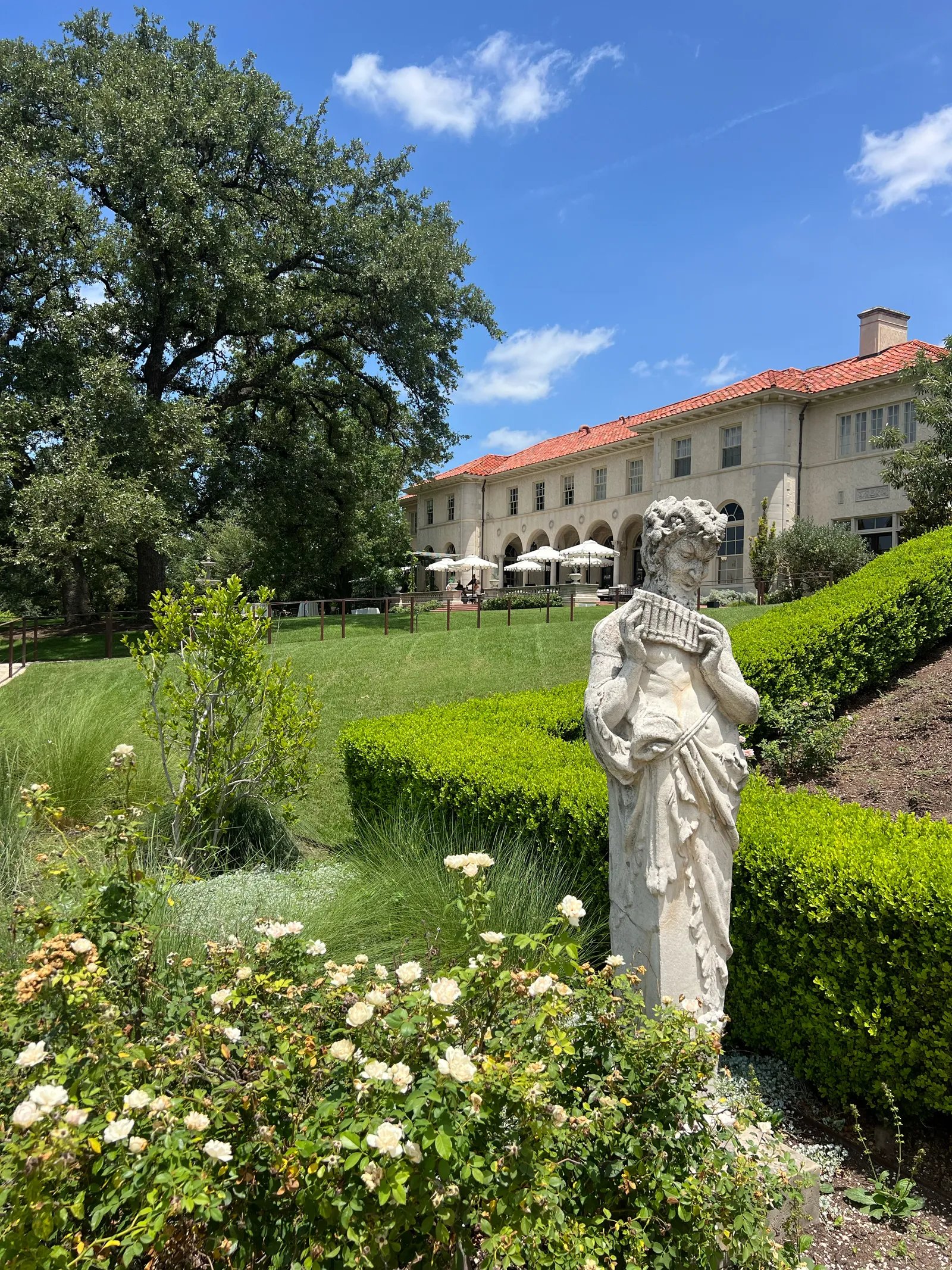 Commodore Perry Estate — vibe