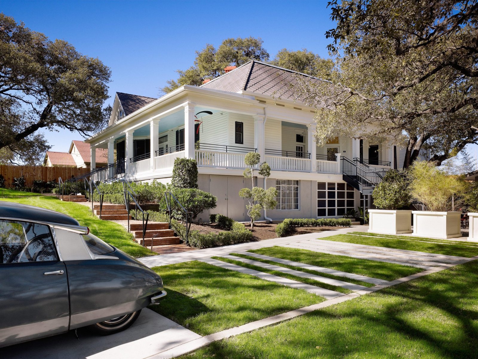 Hotel Saint Cecilia — backstory