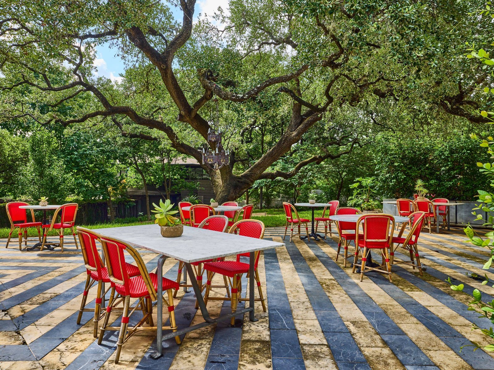 Hotel Saint Cecilia, the lounge & courtyard patio
