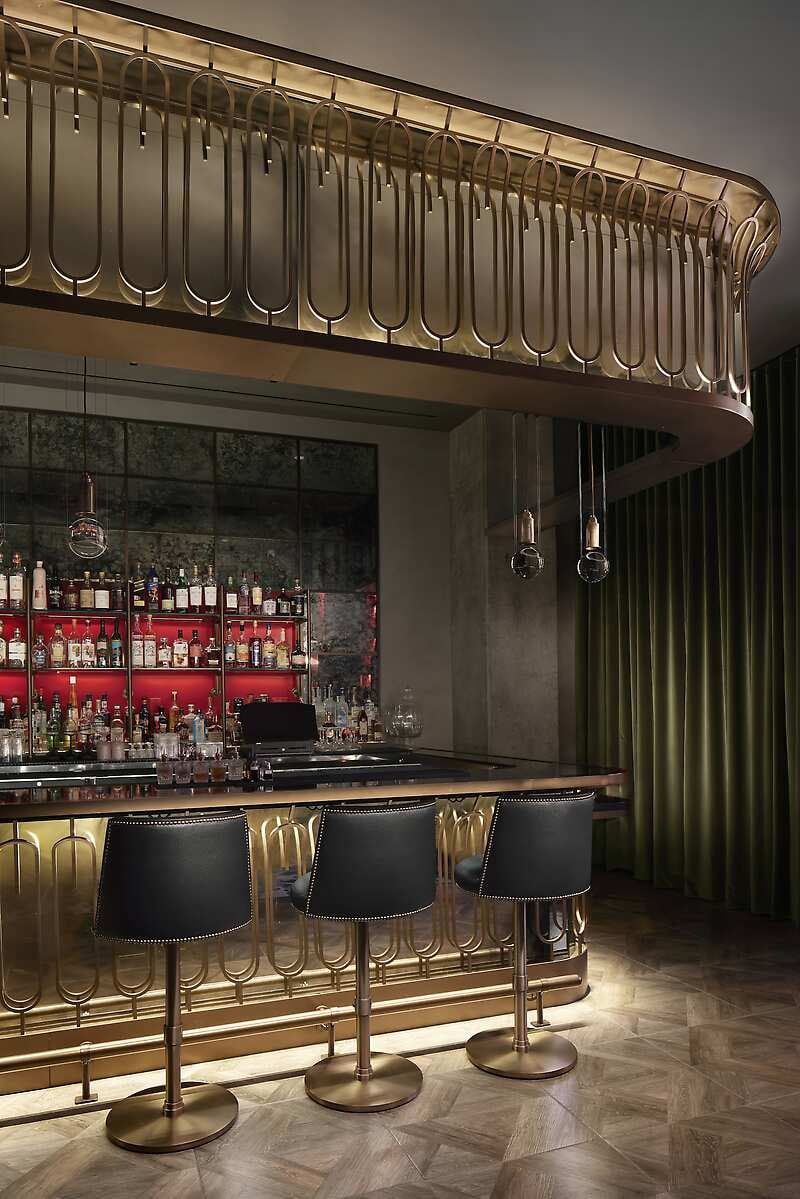 Hotel Van Zandt, at the table