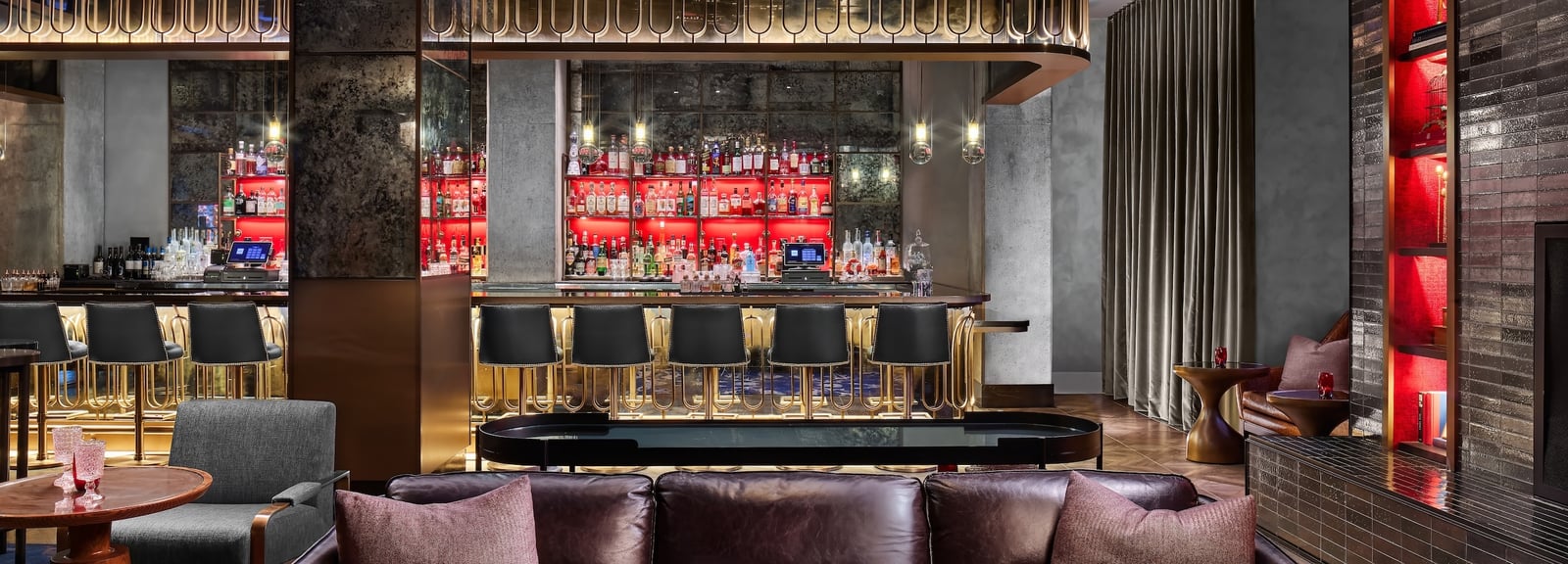 Hotel Van Zandt, at the table