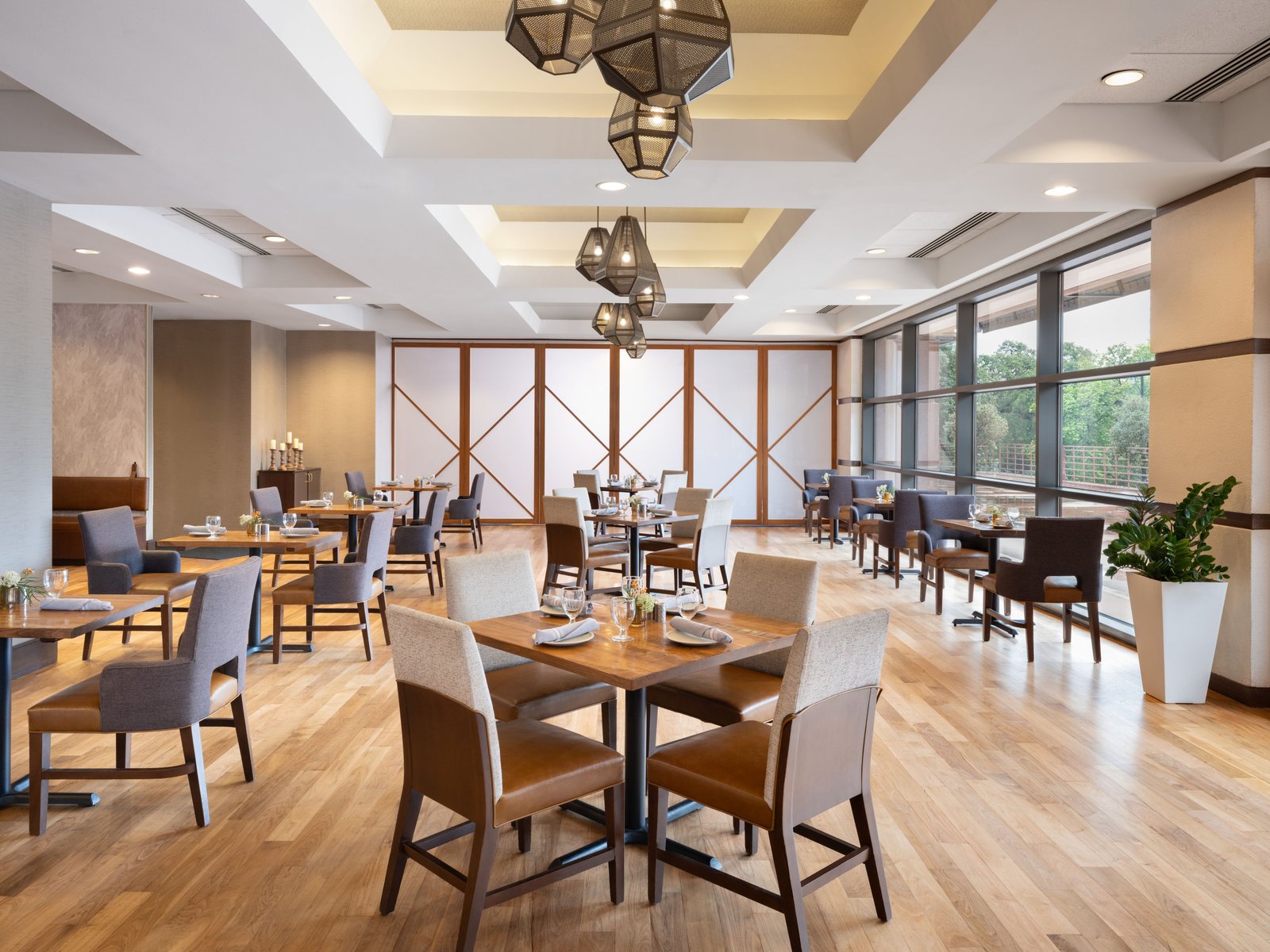 Renaissance Austin Downtown Hotel — eat & drink