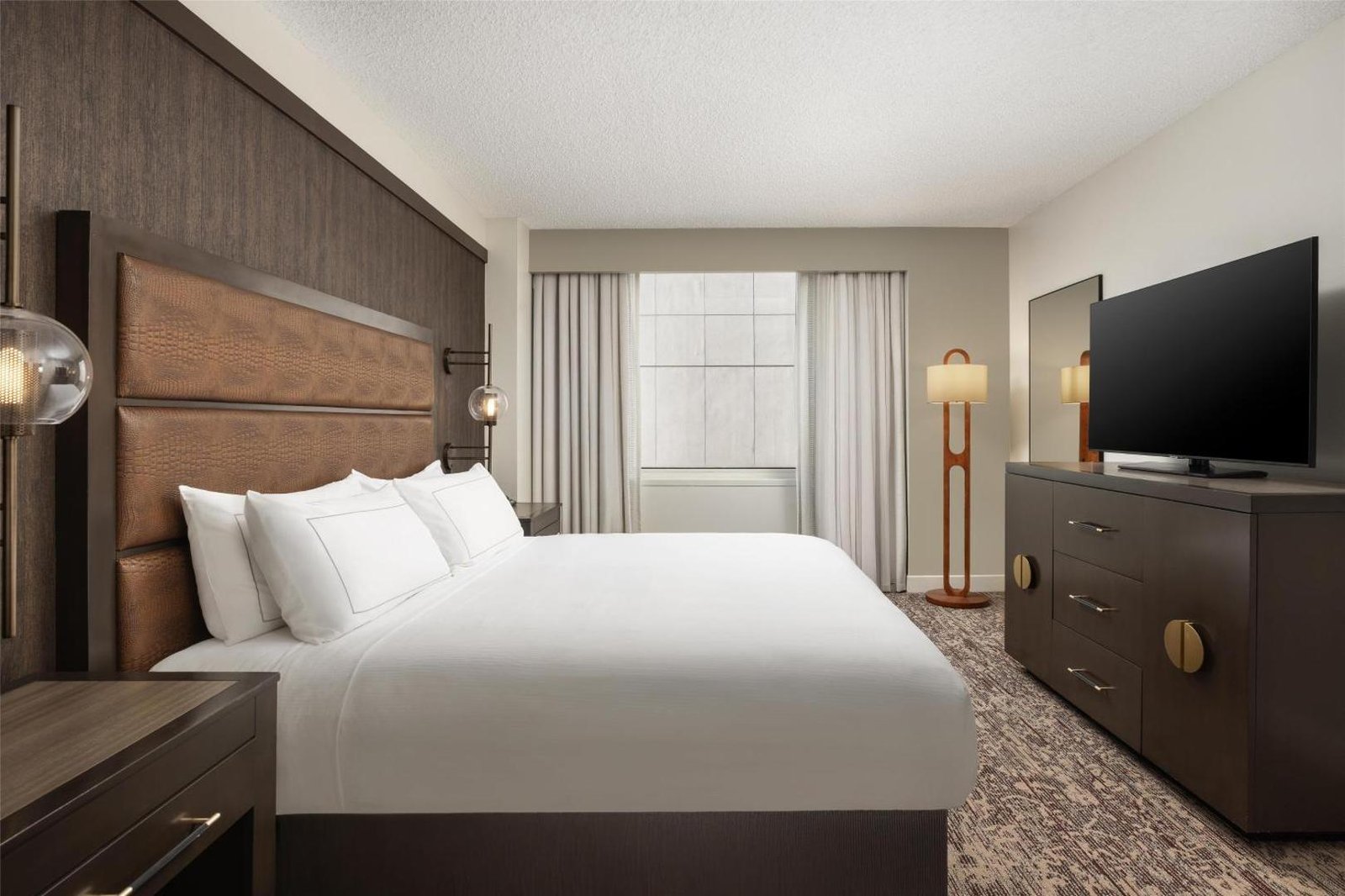 DoubleTree Suites by Hilton Austin Downtown Capitol — rooms