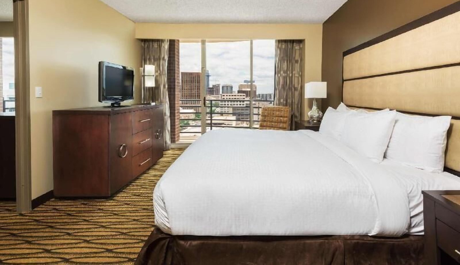 DoubleTree Suites by Hilton Austin Downtown Capitol — rooms