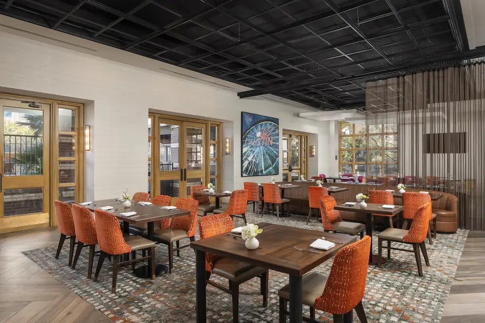 DoubleTree Suites by Hilton Austin Downtown Capitol — eat & drink
