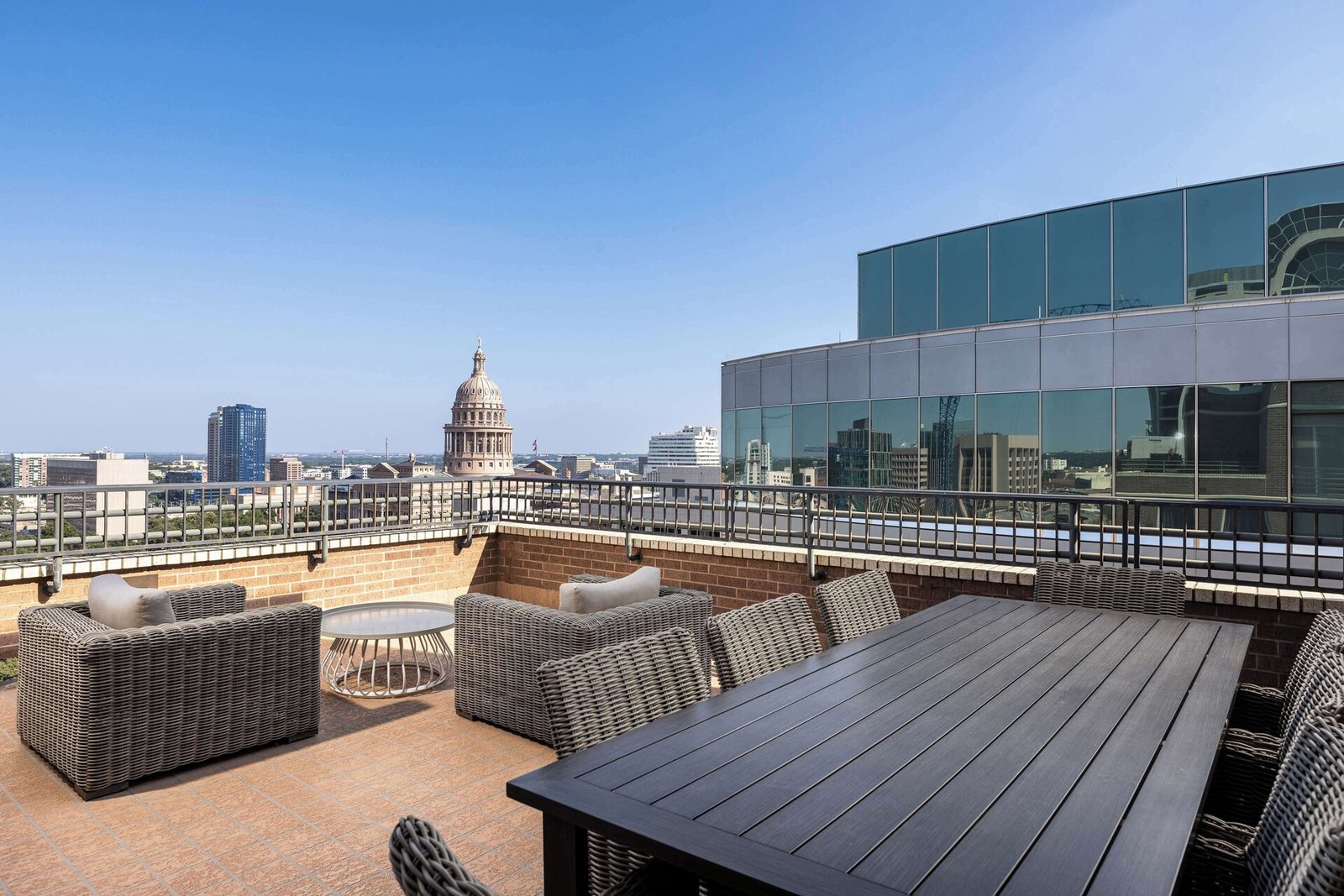 DoubleTree Suites by Hilton Austin Downtown Capitol — vibe