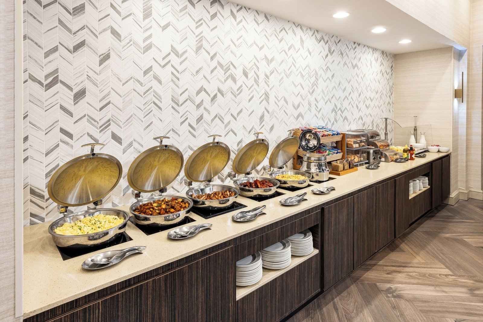 DoubleTree Suites by Hilton Austin Downtown Capitol — eat & drink