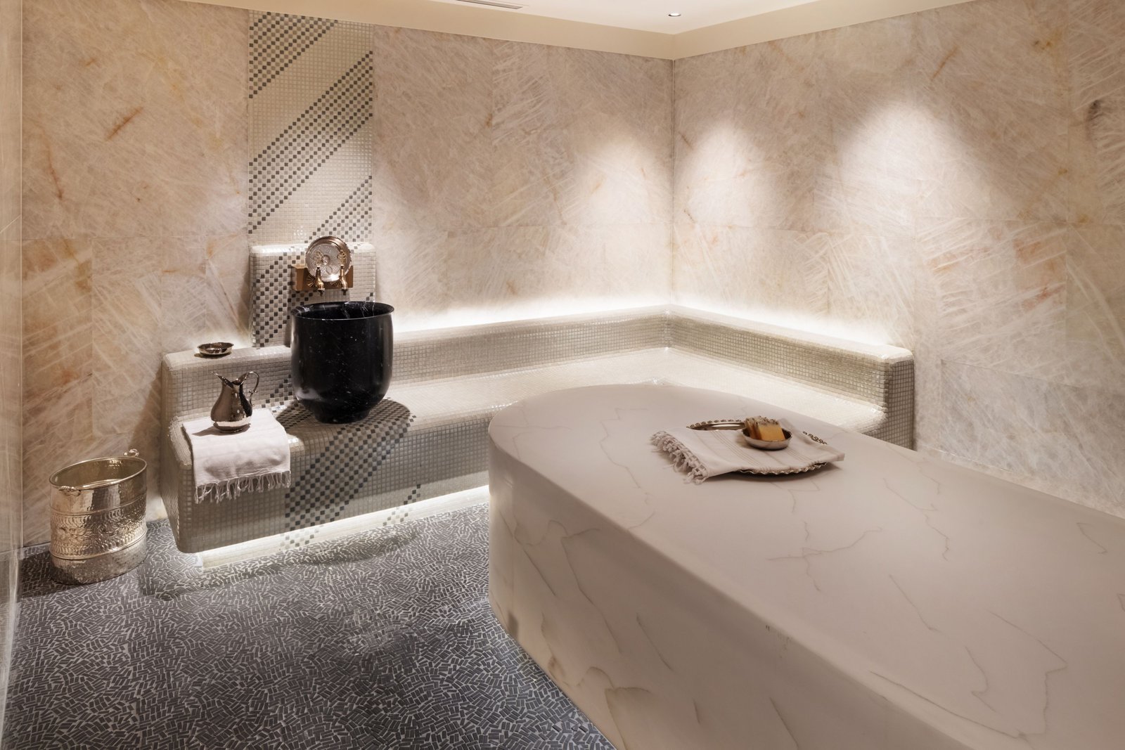 Paragraph Freedom Square Hotel — wellness