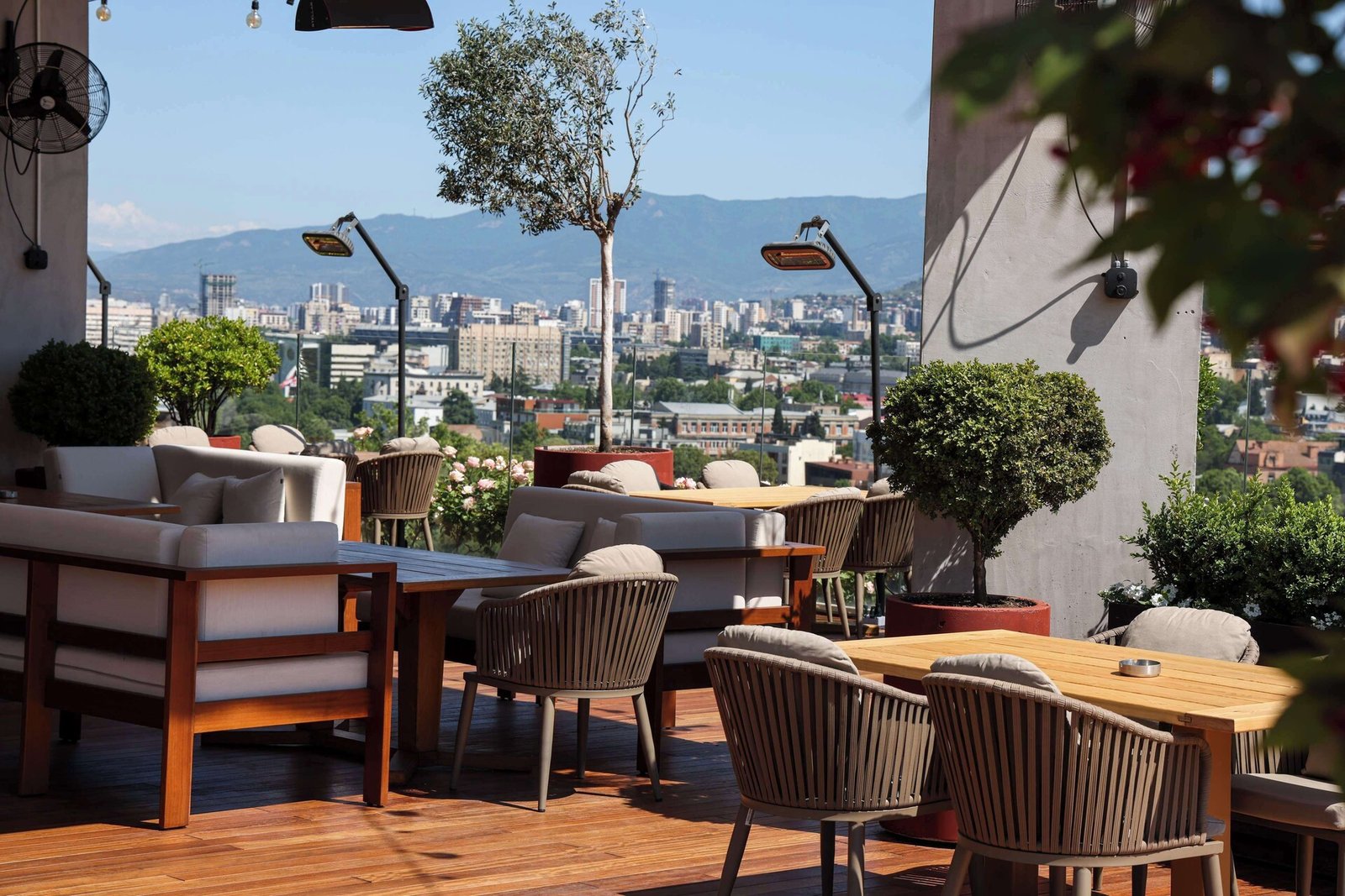 Radisson Blu Iveria Hotel, Tbilisi City Centre, filini restaurant & terrace