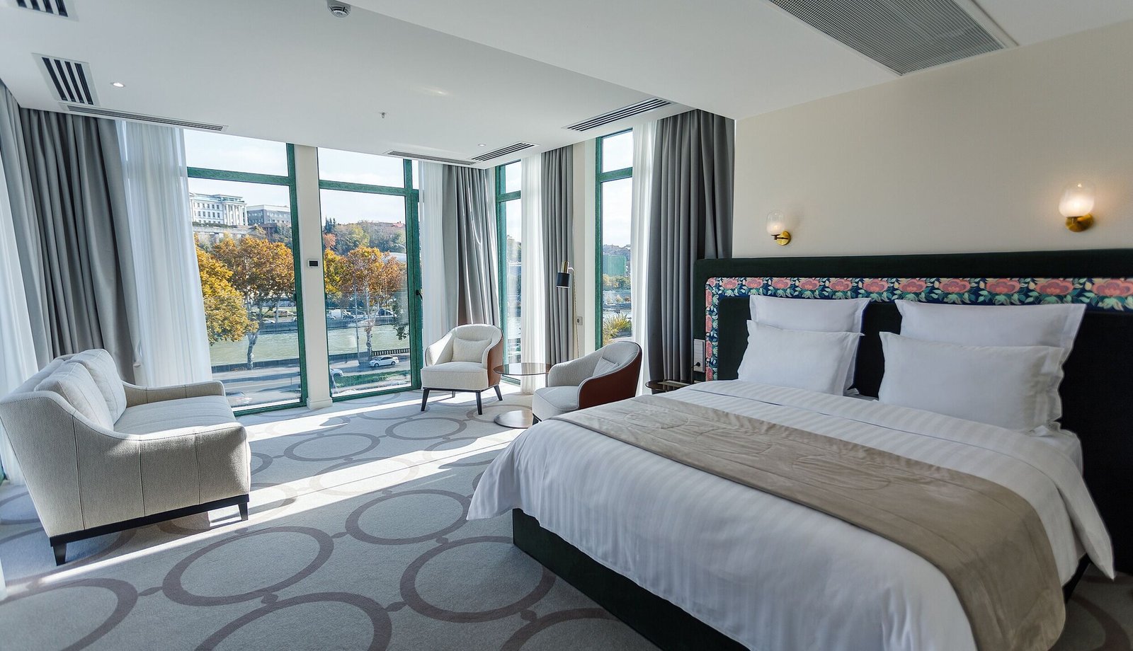 Hotel Ambassadori — rooms