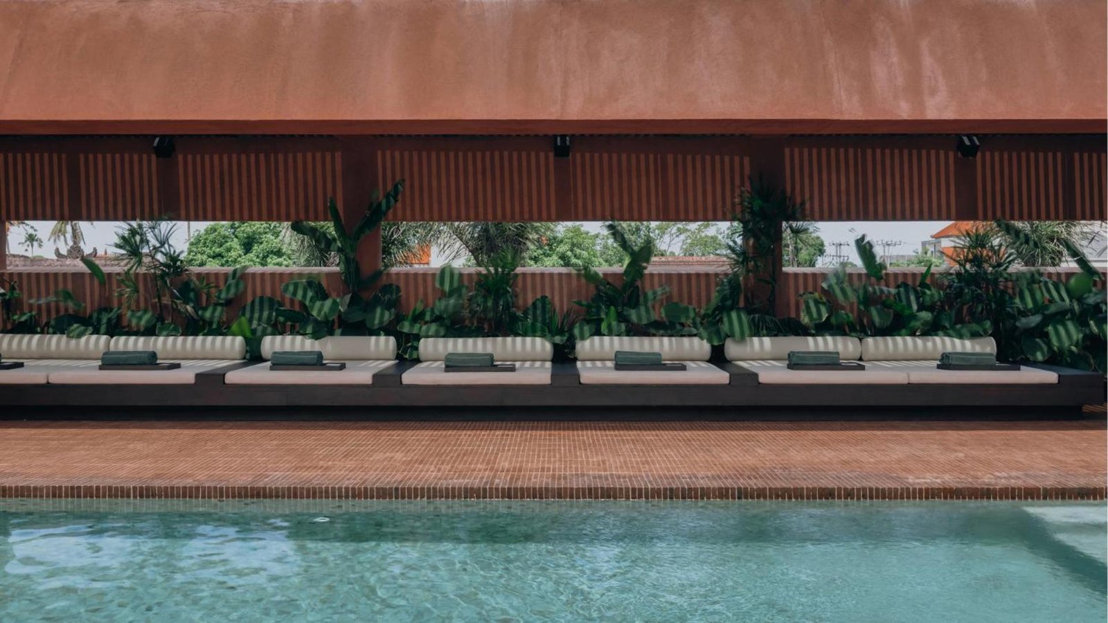 Further Hotel, the pool