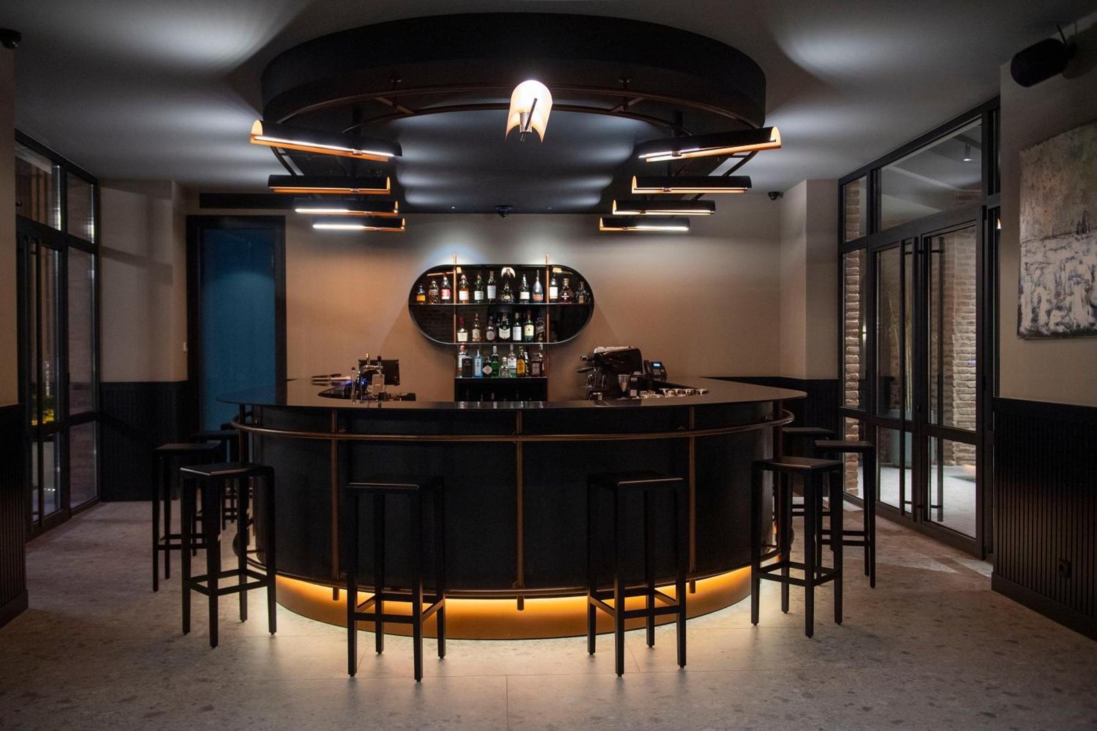Qarvasla Hotel — eat & drink
