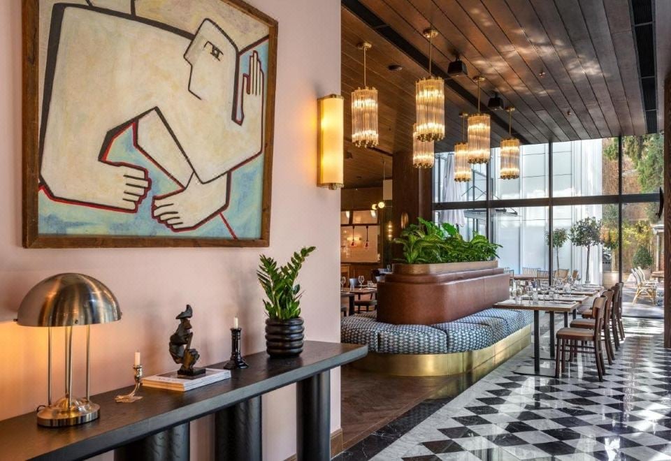 Artizan Design Hotel — eat & drink