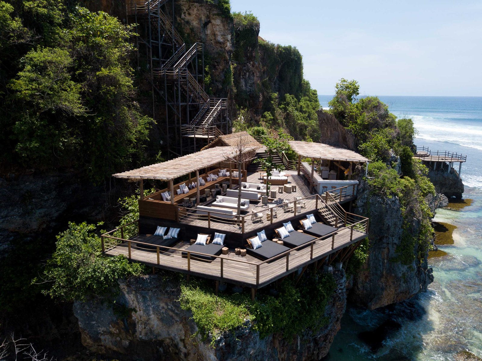 Ulu Cliffhouse Hotel — vibe
