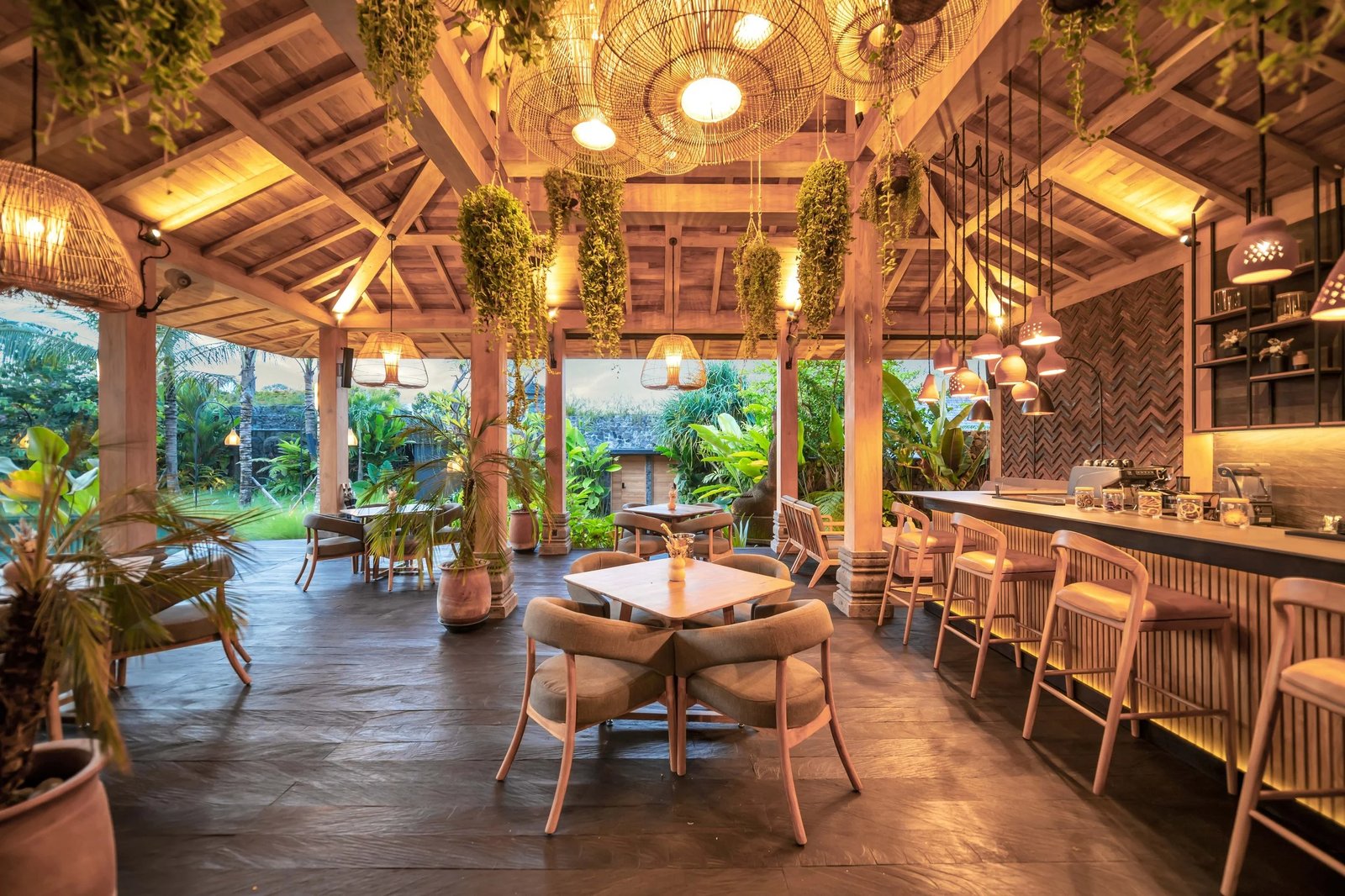 Desa Hay, ijo restaurant & bar