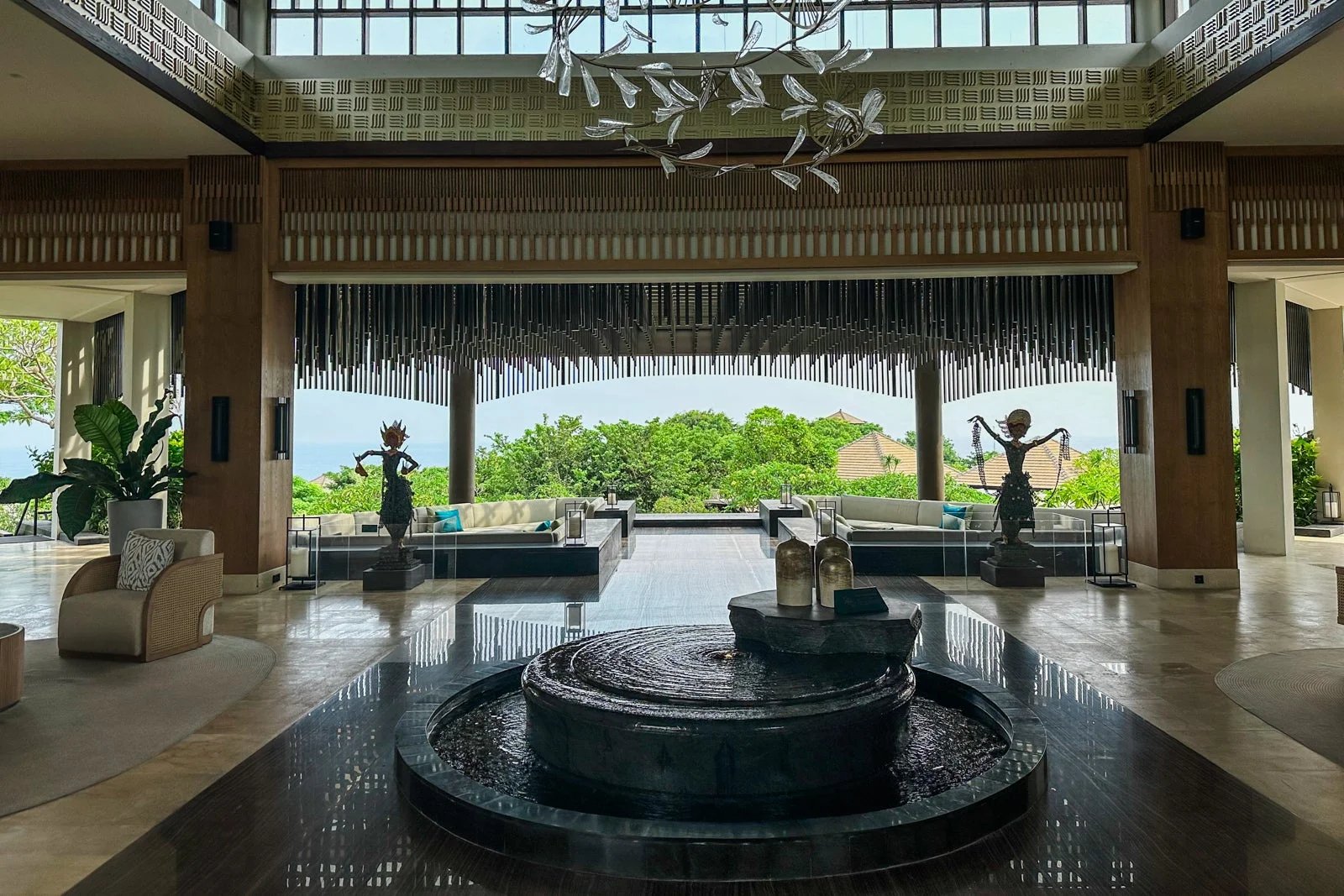 Umana Bali, LXR Hotels & Resorts — vibe