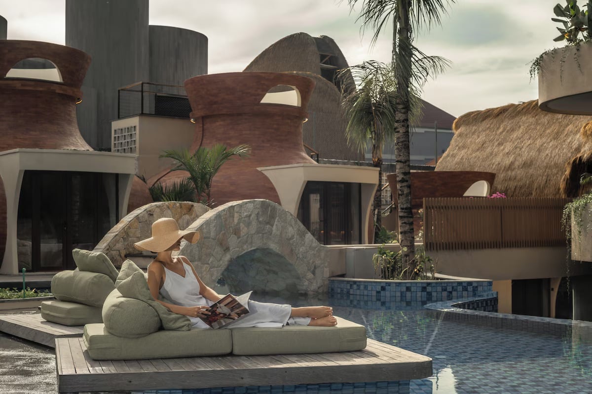 La Mewali Resort, the pool