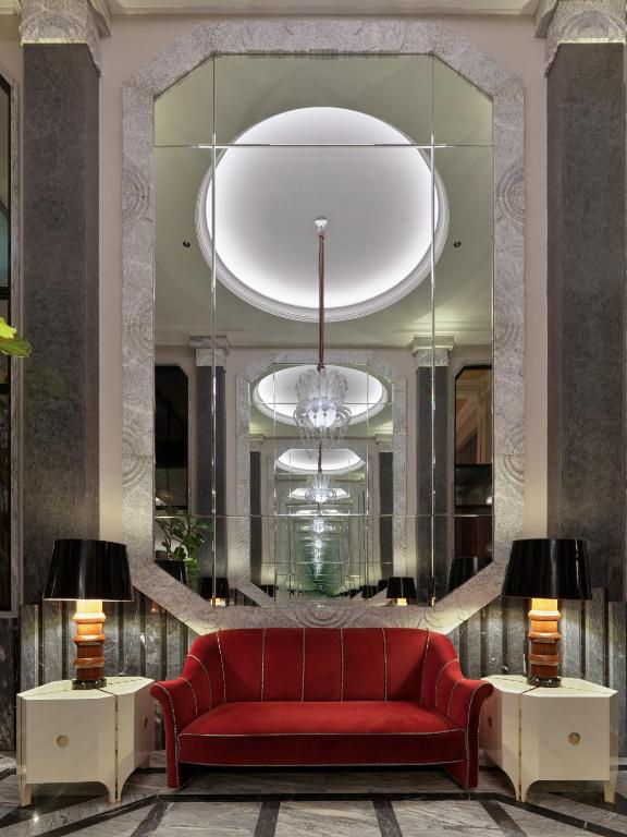 The One Monumental Palace — vibe