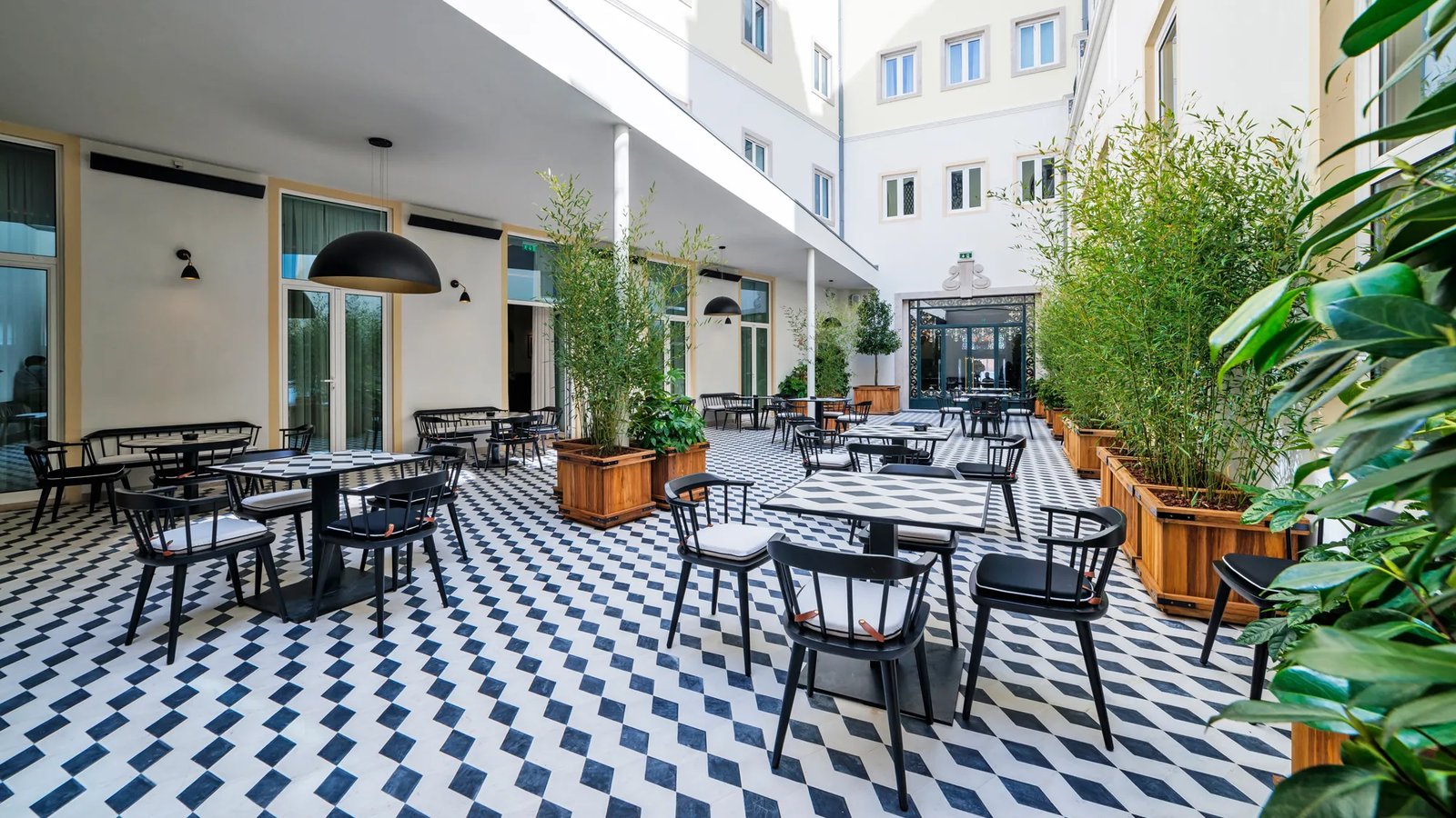 Infante Sagres Porto — vibe