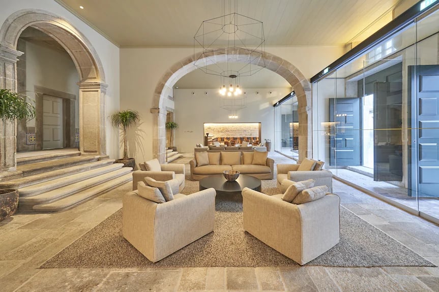 PortoBay Flores — vibe