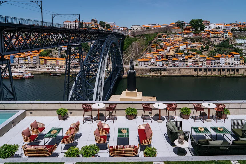 Vincci Ponte de Ferro — backstory