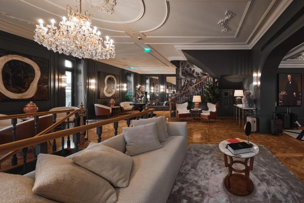 G.A Palace Hotel — vibe