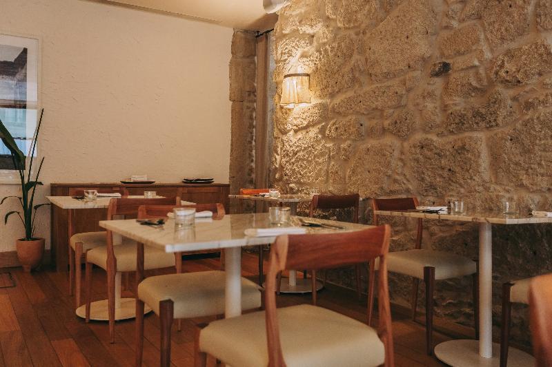 Saboaria, at the table