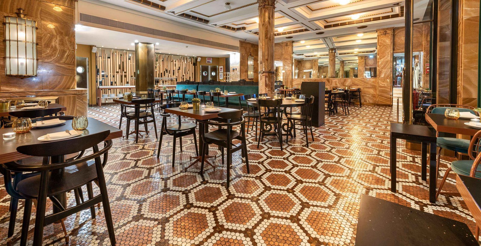 Pestana Porto, cafetaria histórica a brasileira