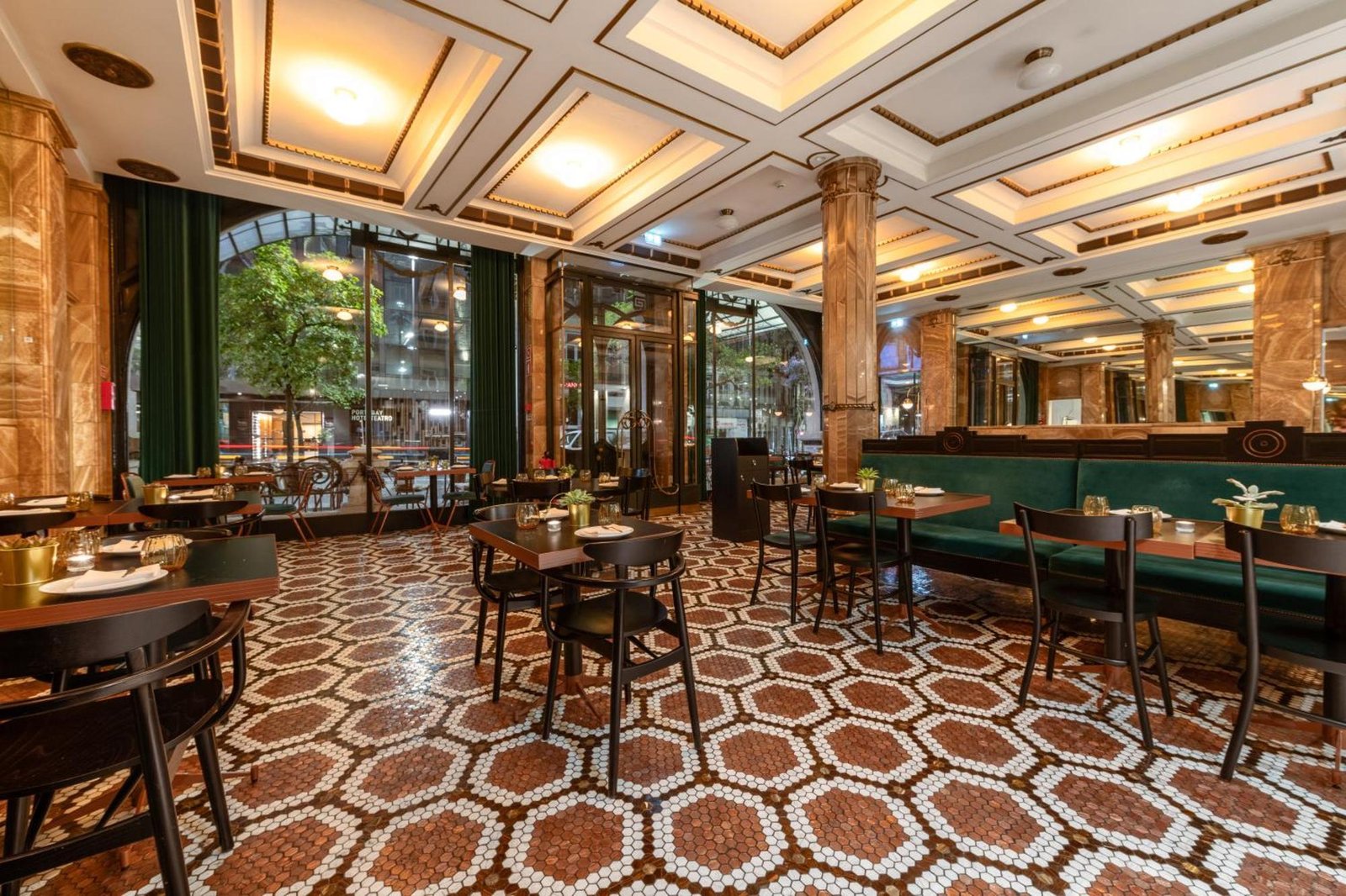 Pestana Porto, cafetaria histórica a brasileira