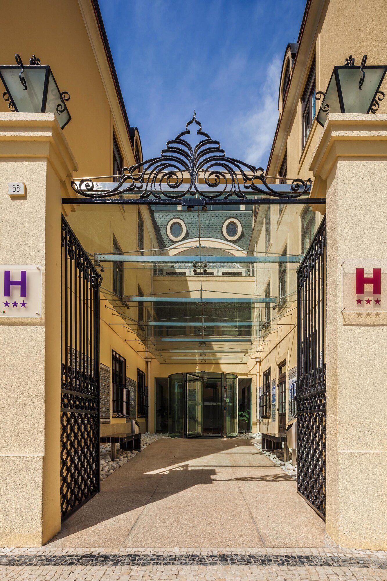 Hotel Boa-Vista — backstory