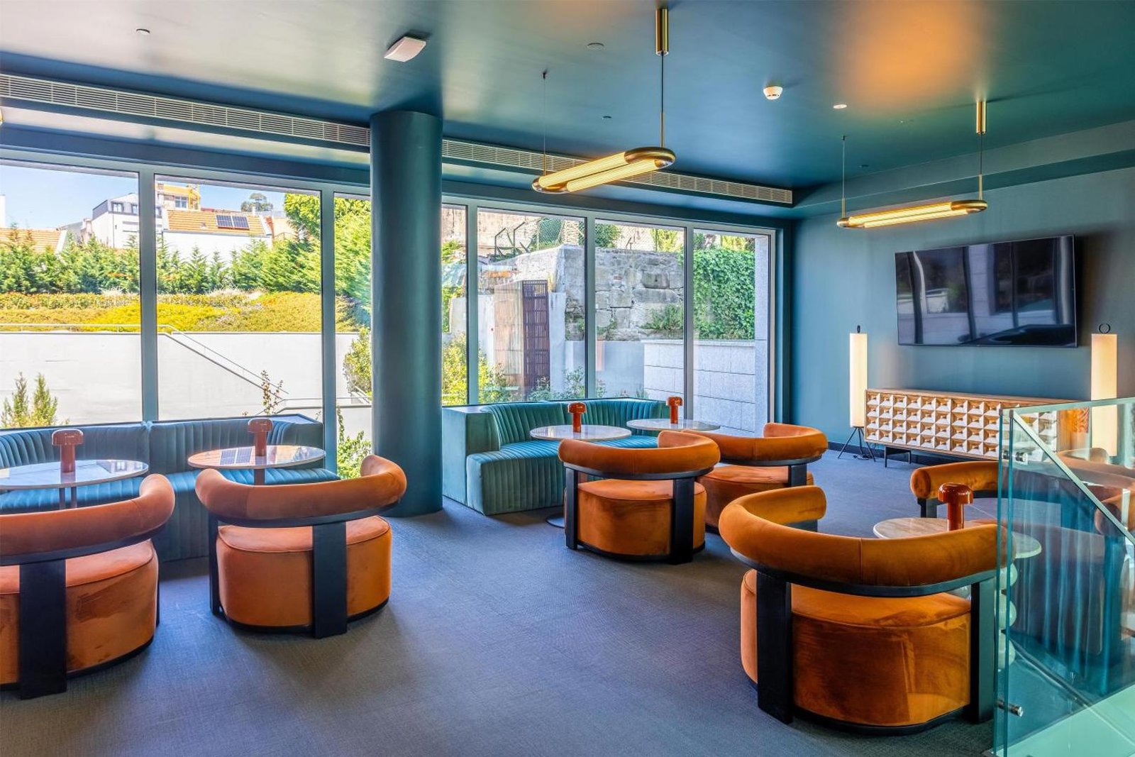 Cénica Porto Hotel, Curio Collection by Hilton — eat & drink