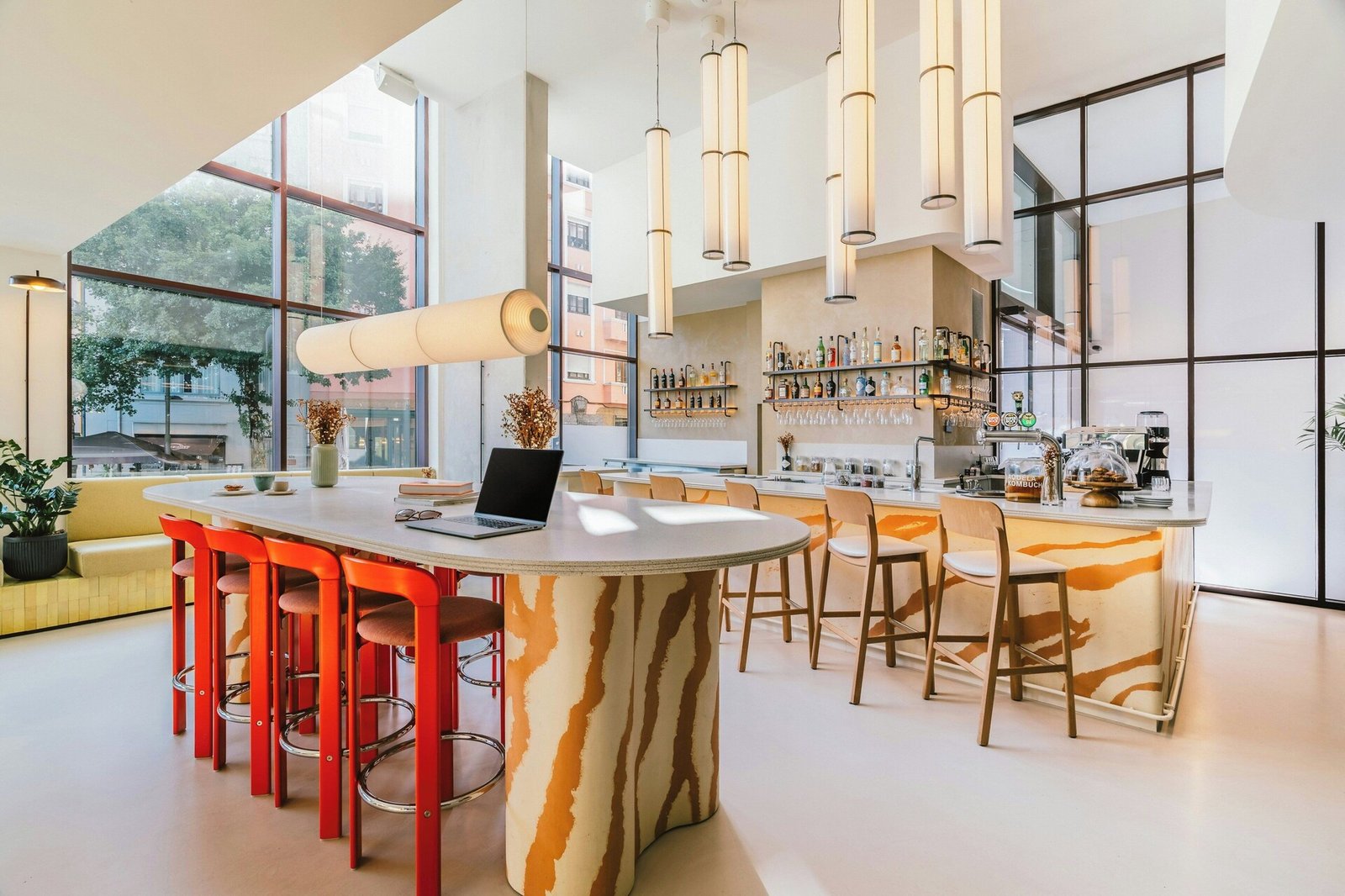 The Social Hub Porto — eat & drink
