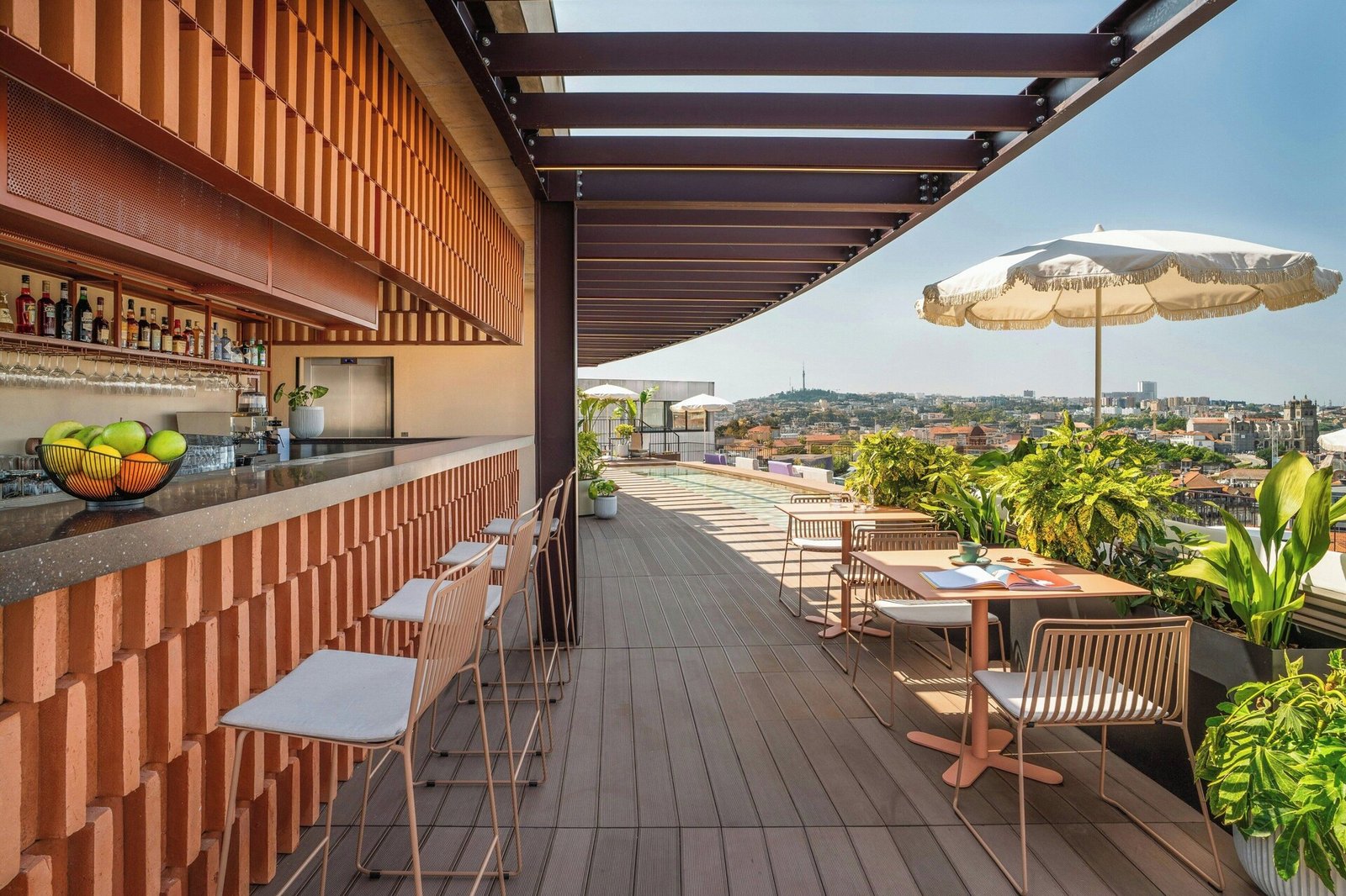 The Social Hub Porto — eat & drink