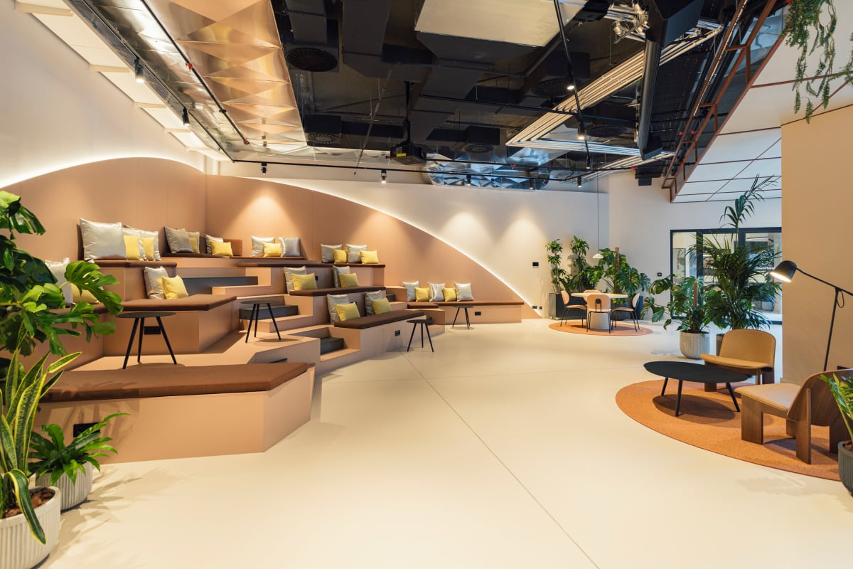The Social Hub Porto — eat & drink