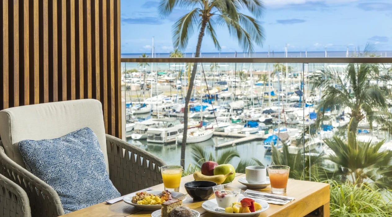 Prince Waikiki Hotel — vibe