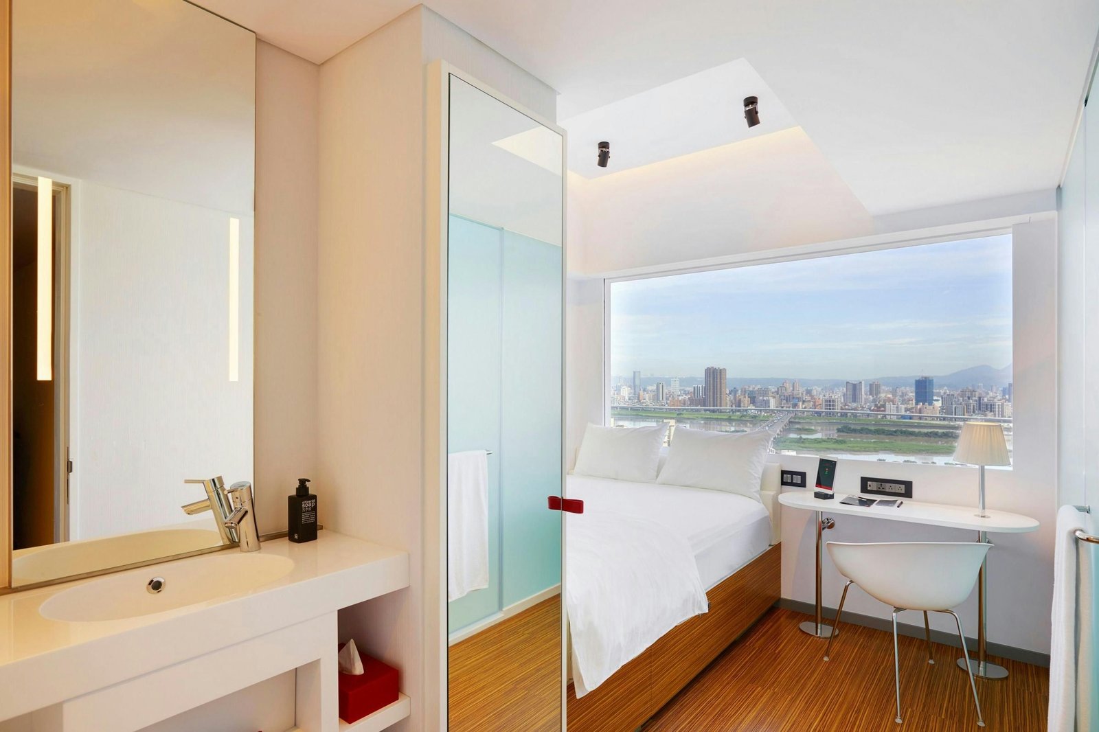 citizenM Taipei North Gate — rooms