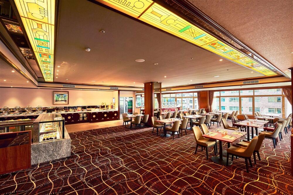 The Howard Plaza Hotel Taipei, at the table
