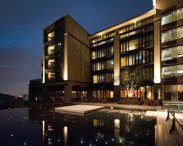 Grand View Resort Beitou Hotel — backstory