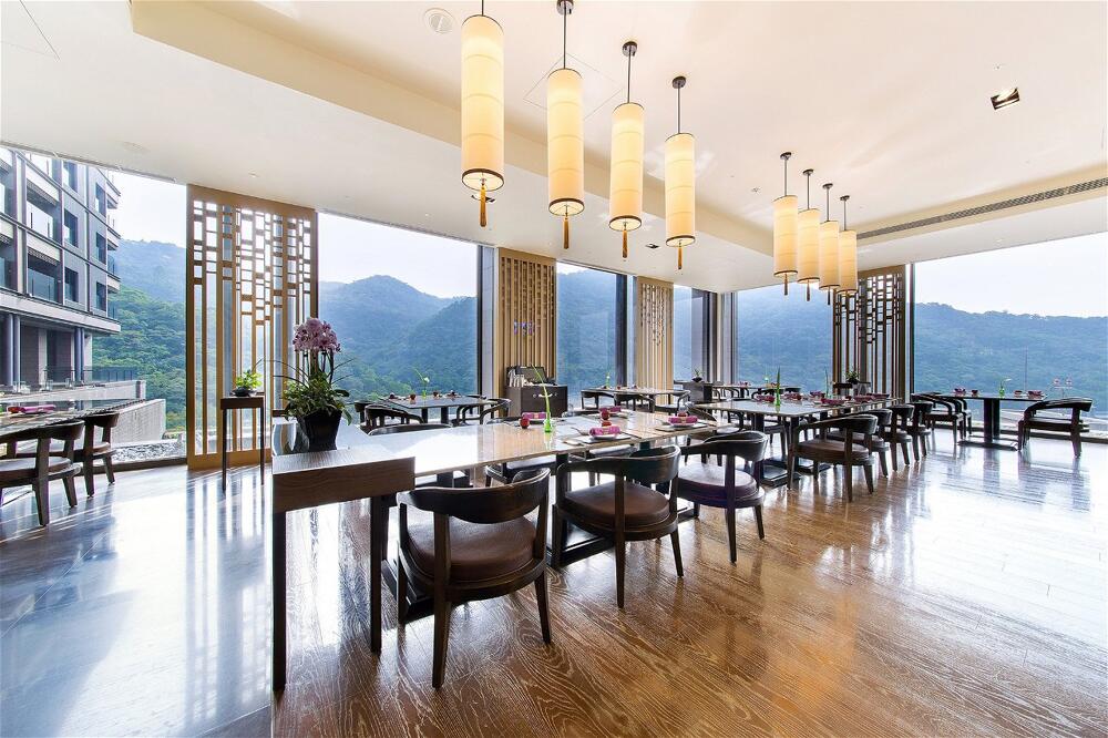 Grand View Resort Beitou Hotel, at the table