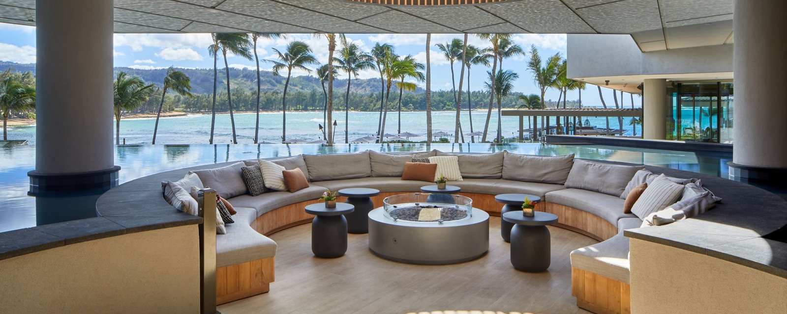 The Ritz-Carlton O‘ahu — vibe