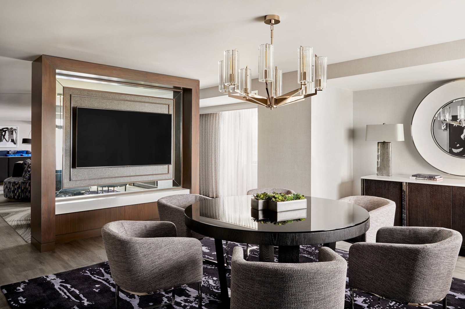 San Francisco Marriott Marquis — vibe