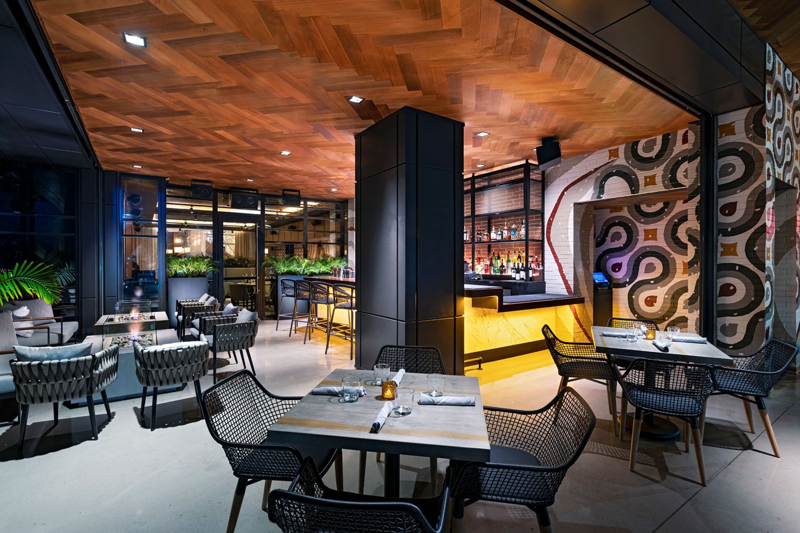 Austin Marriott Downtown — eat & drink