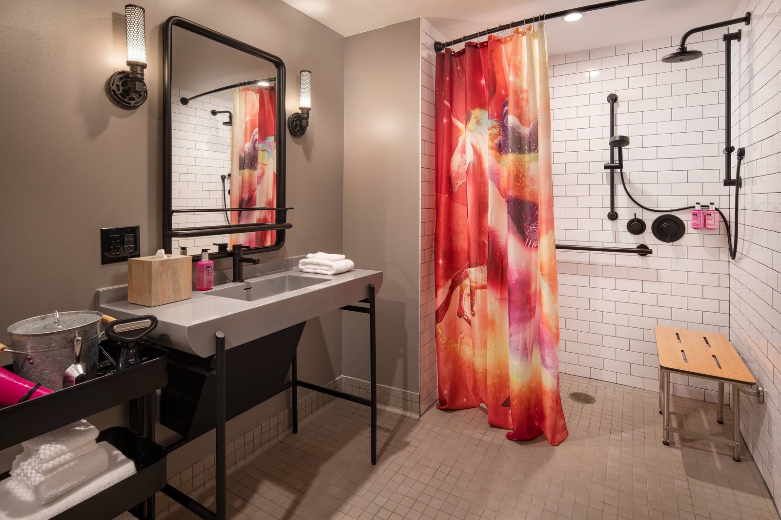Moxy Austin - University Hotel — rooms
